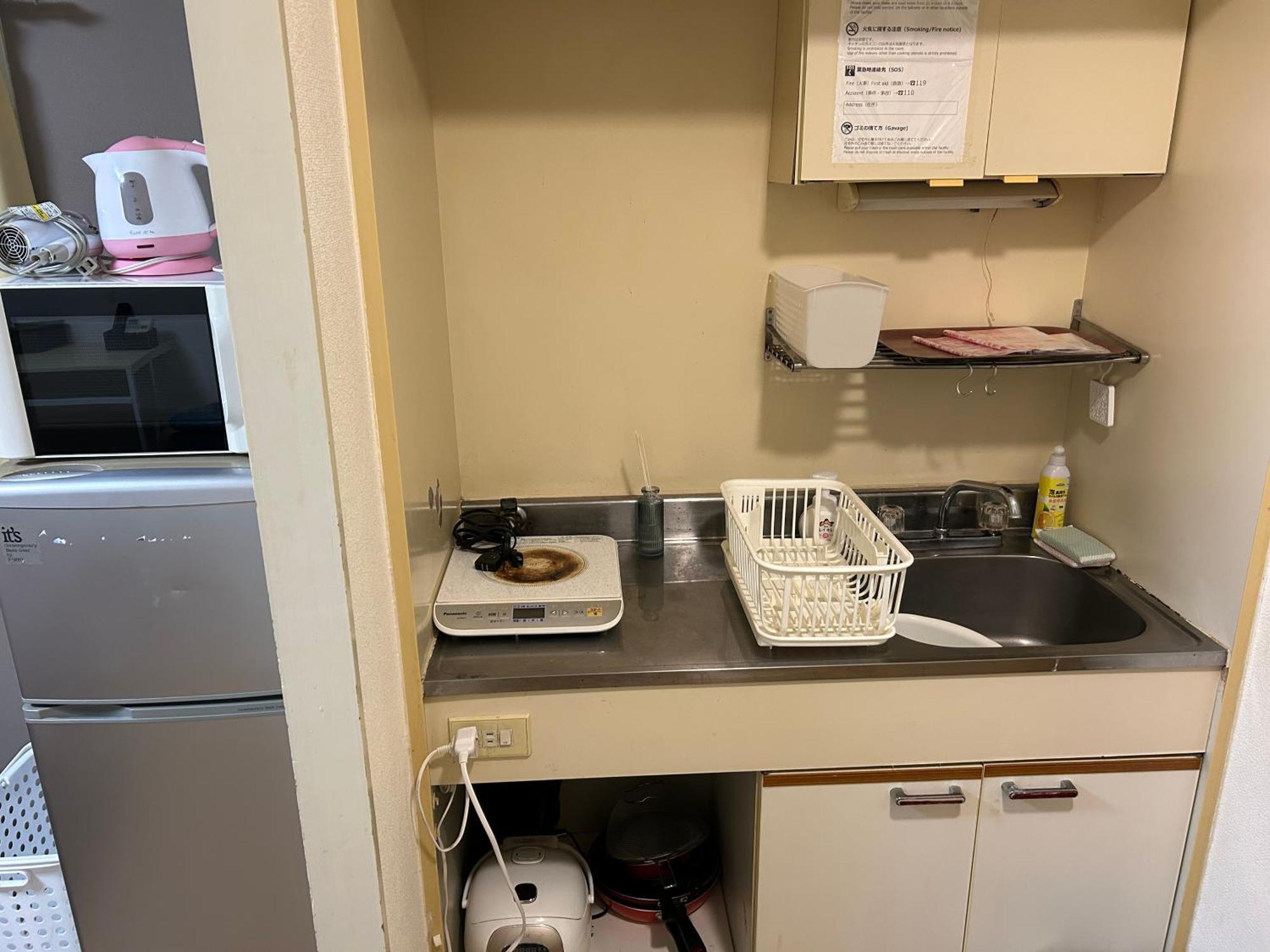 Guest House Zwell Hakata Ohori Park Fukuoka  Zewnętrze zdjęcie